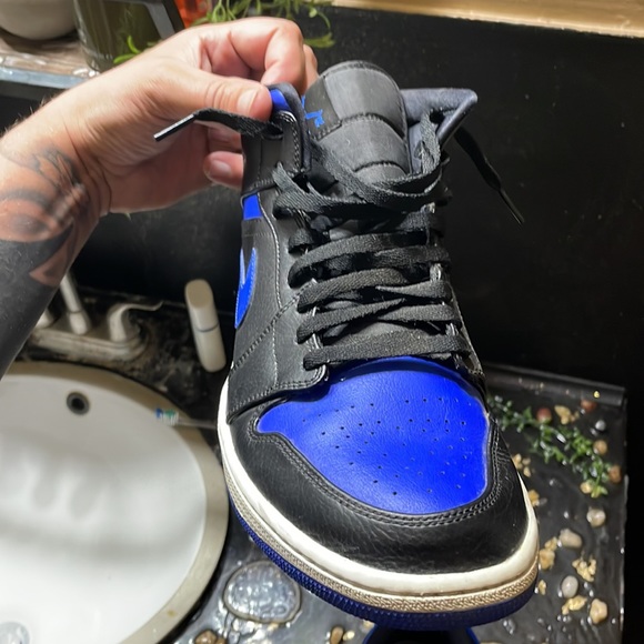 Air Jordan mid black royal hyper size 12 comes with og box worn only a few times - Picture 4 of 5